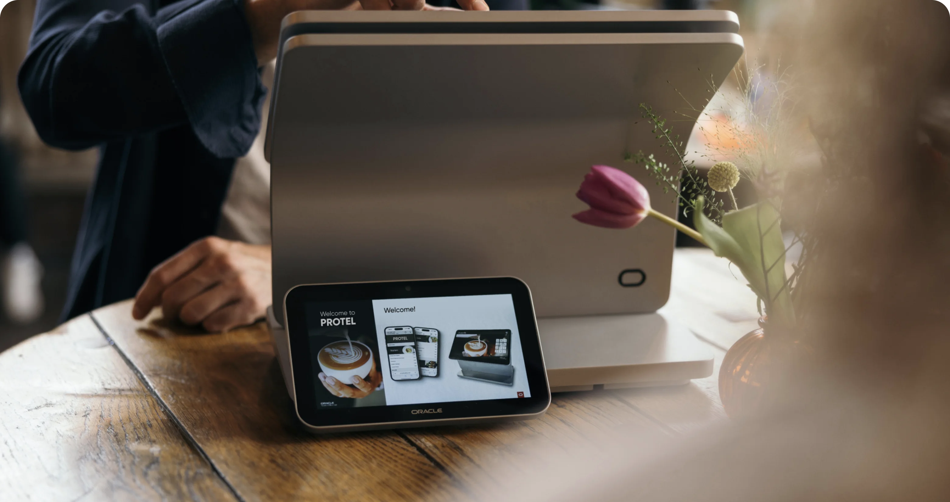 Discover flawless restaurant management at global standards with MICROS Simphony Cloud Explore